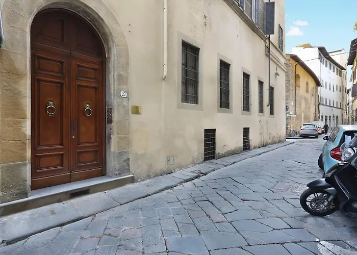 Palazzo Borghese 2 Bedroom *
