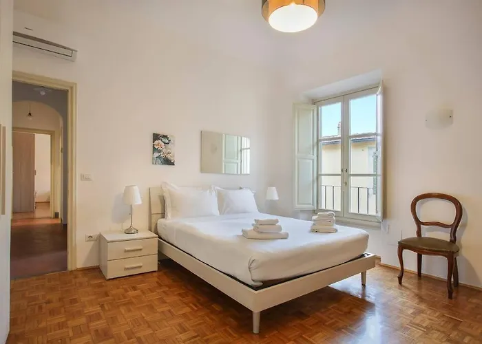 Palazzo Borghese 2 Bedroom *